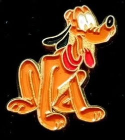 pluto-pin-bruin-gelakt